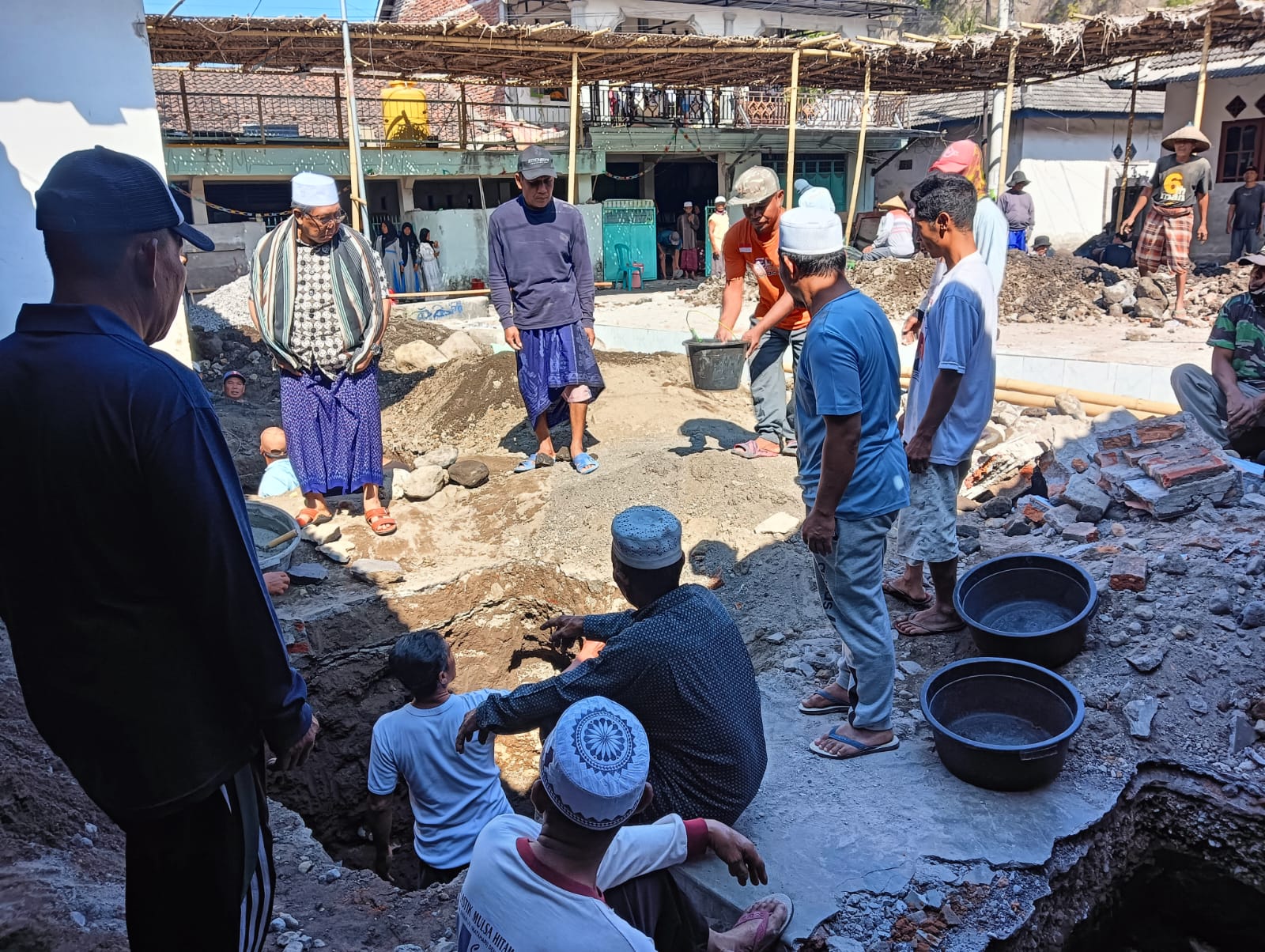 Ini Pesan Dr TGH Hazmi Hamzar Pada Peletakan Batu Pertama Pembangunan TPQ Nurussodikin Ladon Mamben Lauk!