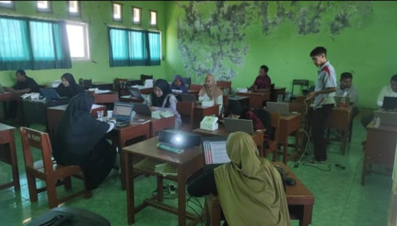 SMK Kesehatan Hamzar Pringgabaya lakukan survei lingkungan belajar untuk meningkatkan mutu pendidikan dan fasilitas sekolah.